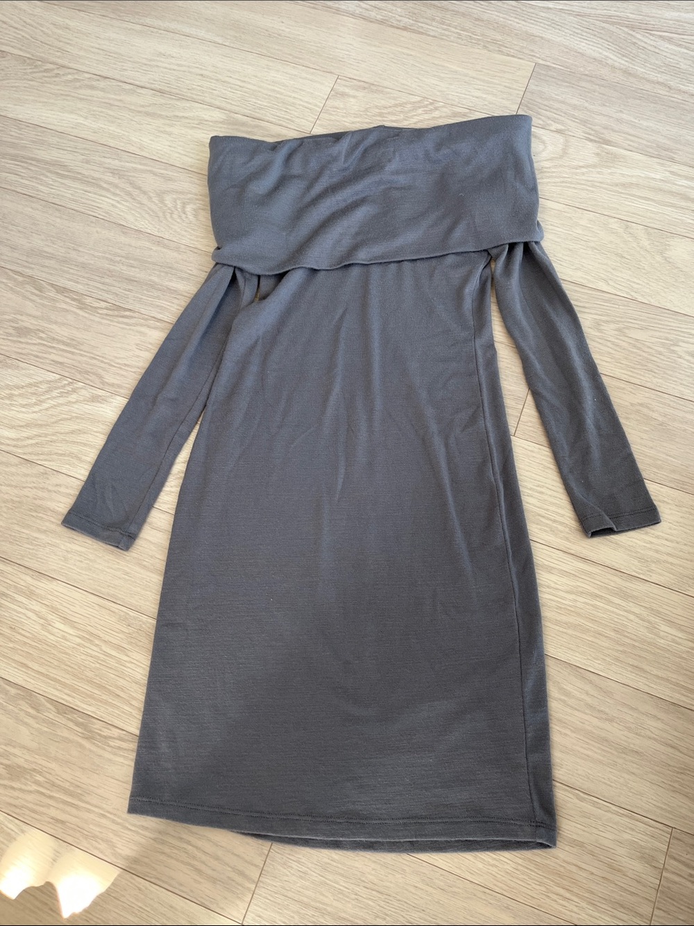 Aritzia Wilfred free strapless long sleeve dress